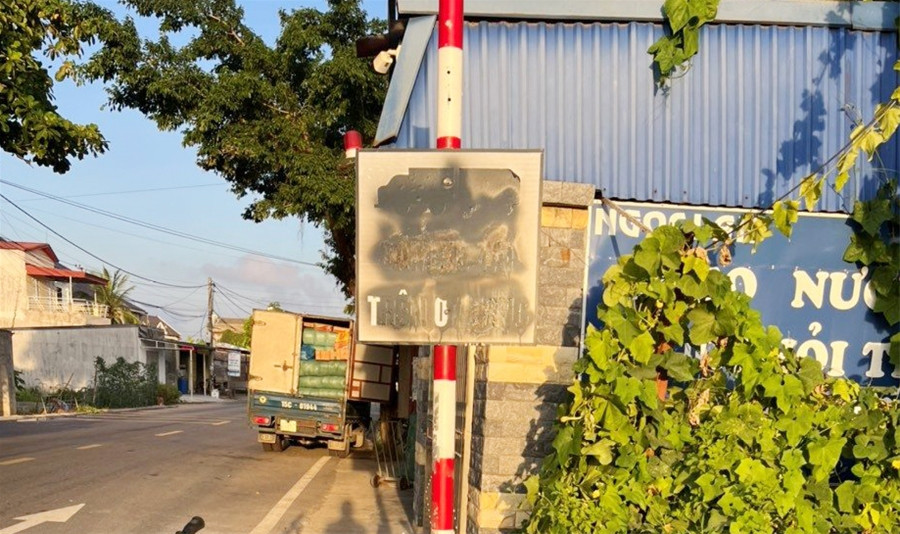 Tẩy xóa biển báo cấm xe khu vực cầu Quang Thanh